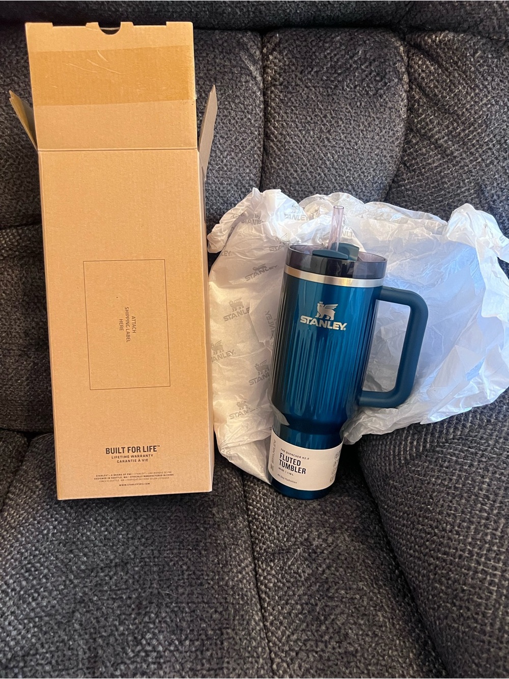 New and in box Stanley 40oz Fluted Tumbler!! Teal blue color! Very beautiful!